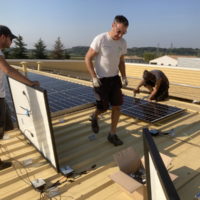 Théziers : poursuite de la pose des panneaux