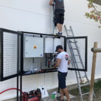 Théziers : installation de l'armoire électrique